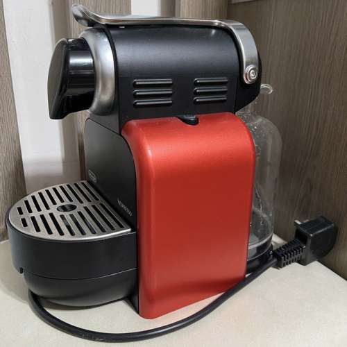 Delonghi Nespresso 經典紅黑色膠囊咖啡機