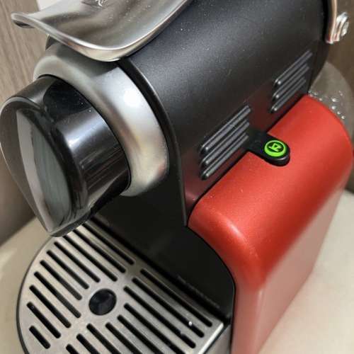 Delonghi Nespresso 經典紅黑色膠囊咖啡機