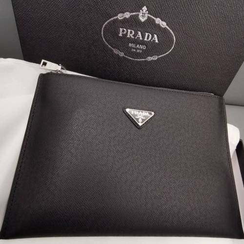 Prada 手拿包