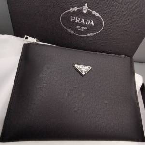 Prada 手拿包