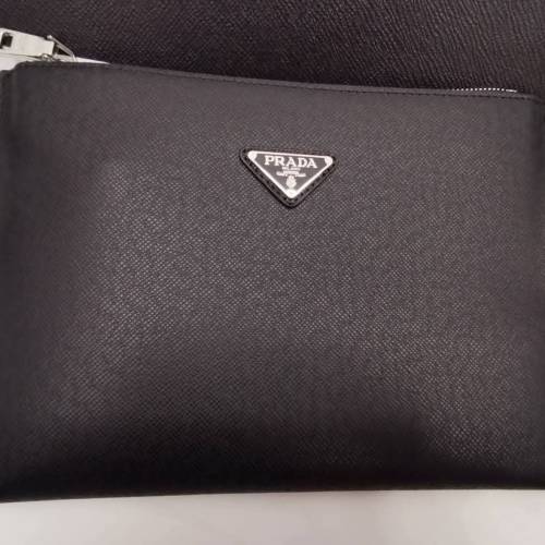 Prada 手拿包