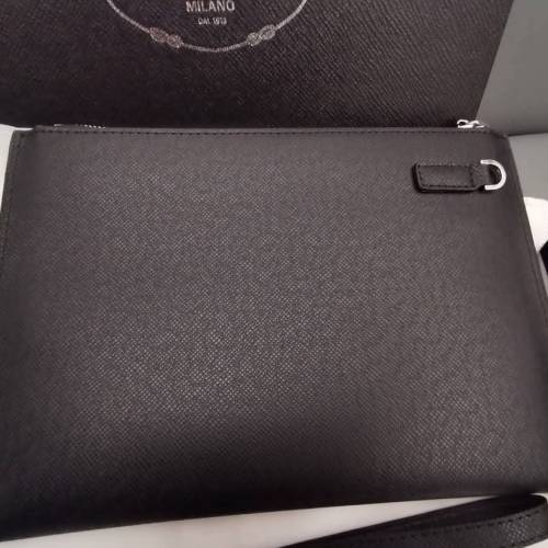Prada 手拿包
