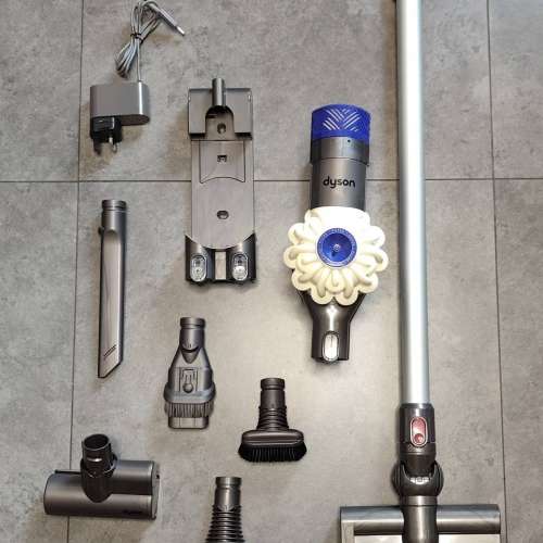 Dyson V6 無綫吸塵機一套 (連新電池)