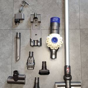 Dyson V6 無綫吸塵機一套 (連新電池)
