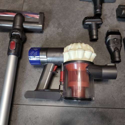Dyson V6 無綫吸塵機一套 (連新電池)