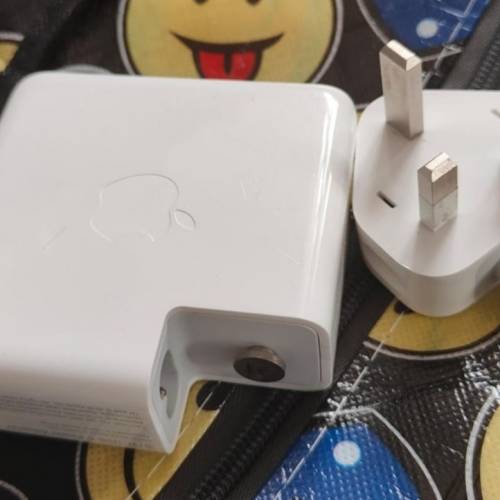 原廠Macbook Pro PD87W,支援所有iPhone5-17pro max極限快充40W,支援android TypeC手...