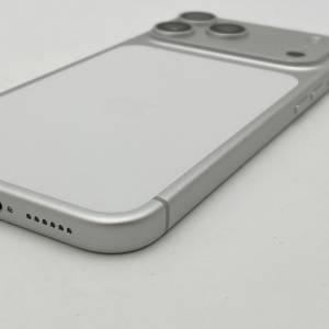 iPhone 17 Pro Max 512GB 香港版，12 个月保修