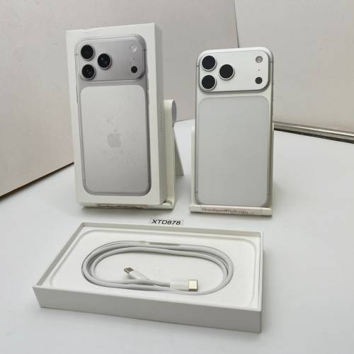 iPhone 17 Pro Max 512GB 香港版，12 个月保修