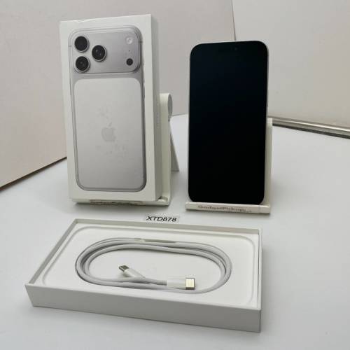 iPhone 17 Pro Max 512GB 香港版，12 个月保修
