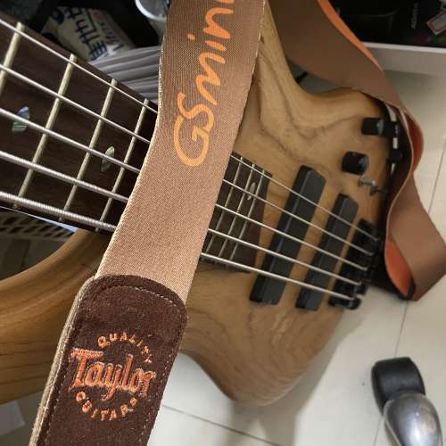 Ibanez Soundgear SR605 5-String Bass (Includes Taylor Strap) |(Missing 1 Knob)