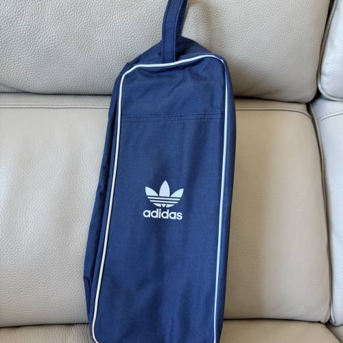 全新 Adidas 藍色拉鍊鞋袋