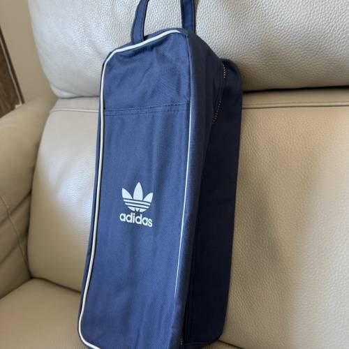 全新 Adidas 藍色拉鍊鞋袋