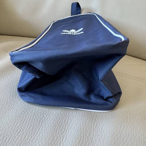 全新 Adidas 藍色拉鍊鞋袋