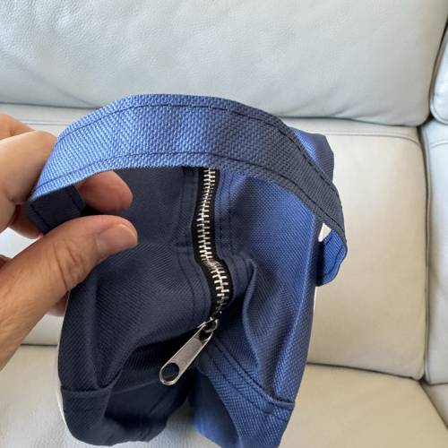 全新 Adidas 藍色拉鍊鞋袋