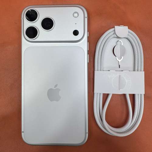 未用過 iPhone 17 Pro Max 1TB 銀色 香港行貨 蘋果保養到2027年4月16日 電池100% 有...