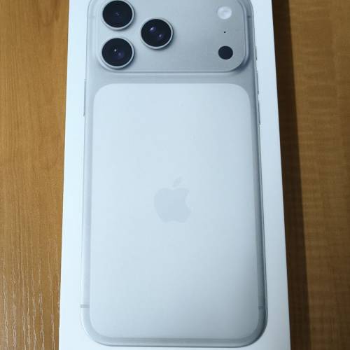 iPhone 17 Pro Max，銀色，512GB
