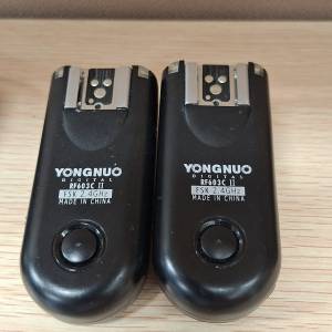 這是永諾 (Yongnuo) 品牌的 RF-603II 無線引閃器，適用於攝影。該設備使用 FSK 2.4...