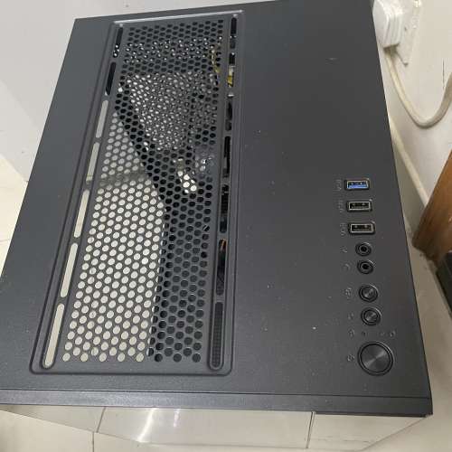[平放] 抵玩文書/輕度電競桌上電腦 (AMD R5 3600, 16GB RAM, 內置WiFi)｜玻璃海景房...
