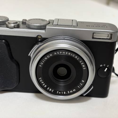 Fujifilm X70 富士 X70 銀色 (not x100 V VI)
