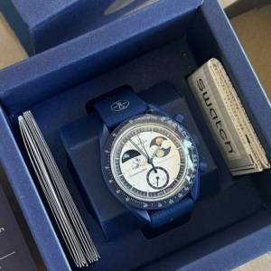 Omega x Swatch 
Mission to EarthPhase MoonShine Gold 節日限定版