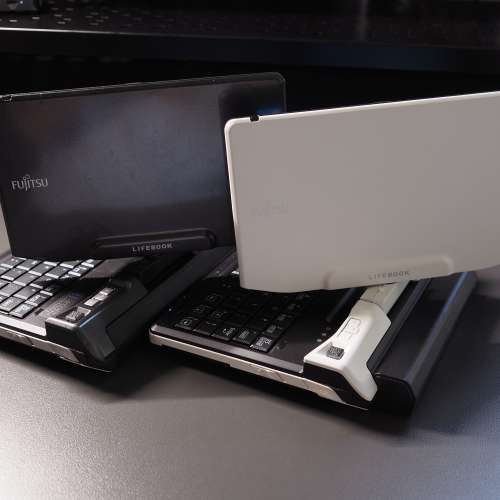 Fujitsu U1010 兩部 有SSD 超迷你notebook 可反mon