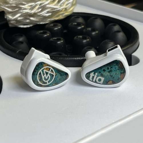64 Audio Fourte Blanc