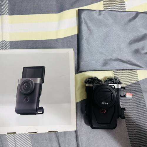 Canon PowerShot V10 Vlogging Camera with Accessories