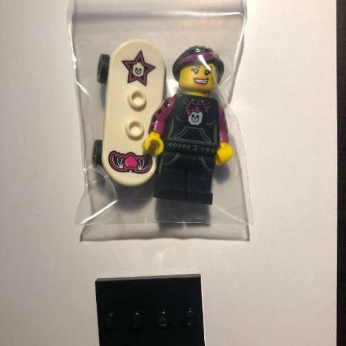 8827# Lego Minifigures Series 6 - Skater Girl (滑版女)