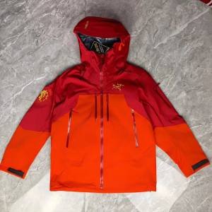 全新Arcteryx ALPHA SV