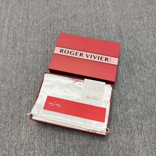 全新Roger Vivier Viv Low