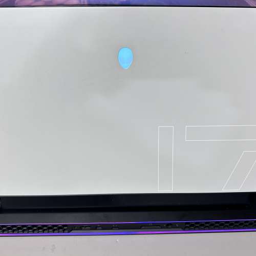 Alienware m17 R3 32G  i7 rtx 2070 razer asus zephyrus rog