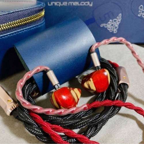 unique melody red halo