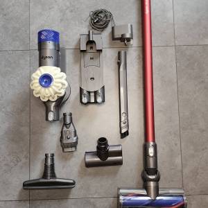 出售 Dyson V6 Absolute 無線吸塵機一套 (已清潔, 連全新電池)