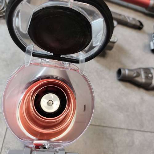 出售 Dyson V6 Absolute 無線吸塵機一套 (已清潔, 連全新電池)
