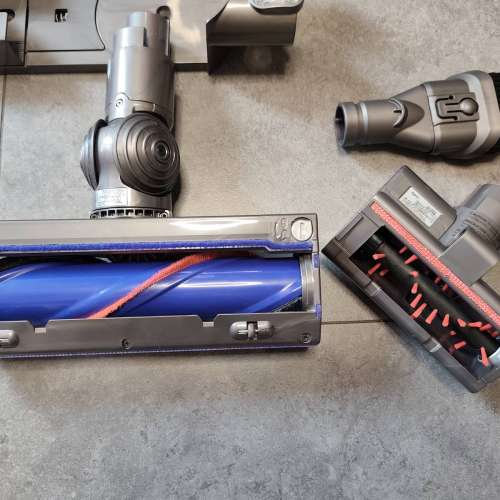 出售 Dyson V6 Absolute 無線吸塵機一套 (已清潔, 連全新電池)