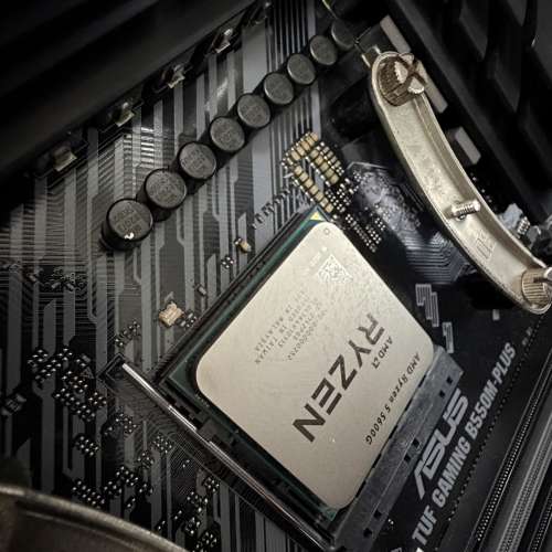 ASUS TUF Gaming B550M-PLUS + Ryzen 5 5600G 套裝