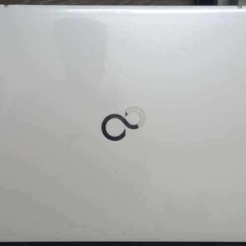 ** 免費送出 Fujitsu AH556 Notebook 1部 **