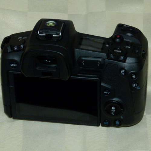 CANON EOS R Body + Canon RF 24-105mm F4 L IS lens +EXTRAS