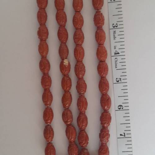 一手兩條天然紅玉red jasper，15x10mm 16寸，雕花珠串，清貨價出售。兩條共售三百元...