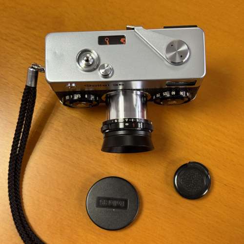 Rollei 35 Camera 連手帶、副廠 Hood、鏡頭蓋兩個