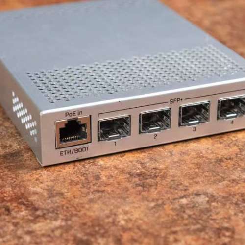 MikroTik CRS305-1G-4S+IN 網絡交換機 + S+RJ10 10G RJ-45 SFP+ Module
