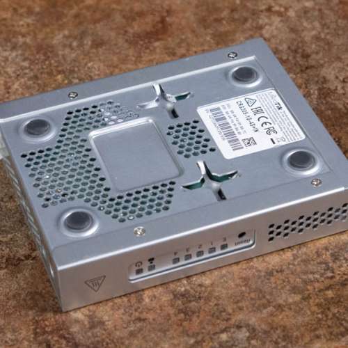 MikroTik CRS305-1G-4S+IN 網絡交換機 + S+RJ10 10G RJ-45 SFP+ Module