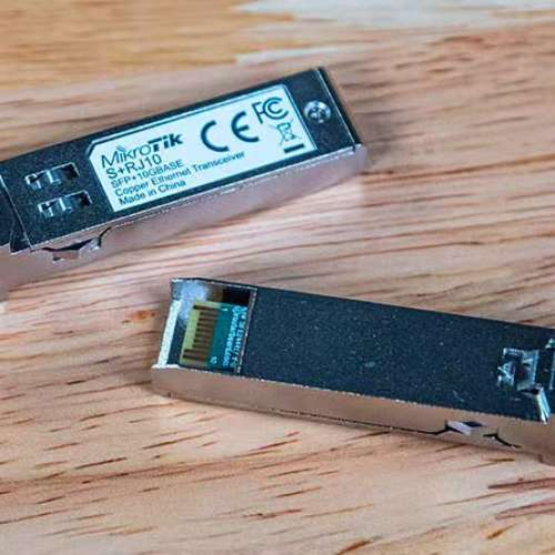MikroTik CRS305-1G-4S+IN 網絡交換機 + S+RJ10 10G RJ-45 SFP+ Module