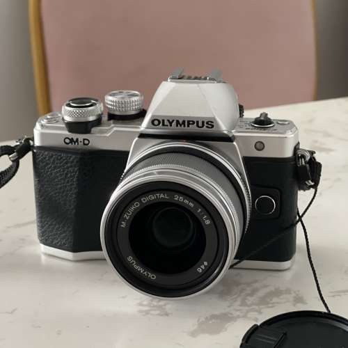 Olympus OM-D EM10 Mark II 淨機 + M. Zuiko 25mm F1.8 鏡頭  不拆賣！