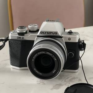 Olympus OM-D EM10 Mark II 淨機 + M. Zuiko 25mm F1.8 鏡頭  不拆賣！