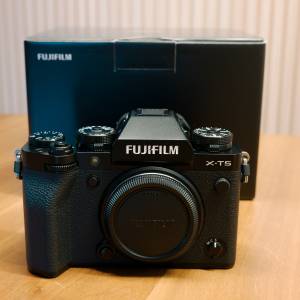富士 Fujifilm X-T5 無反相機 (淨機身) Body + 配件，快門次數 < 3000