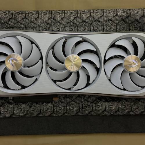 ZOTAC GAMING GeForce RTX 4090 AMP Extreme AIRO White Edition顯示卡
