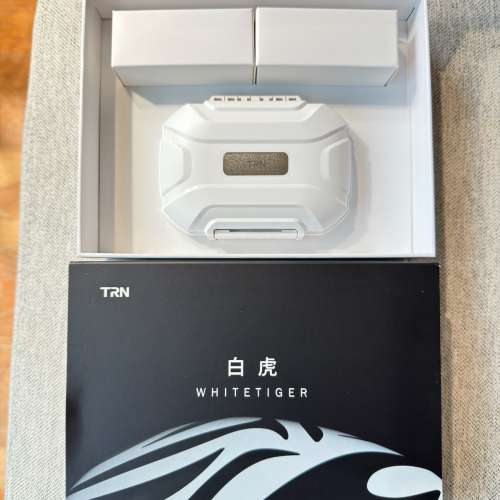 白虎 (White Tiger)圈鐵平板混合耳機