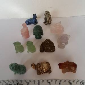 十二隻天然寶石雕刻動物小擺件。清貨價每隻三百元兩隻八折，多量歡迎出價。no.10.7.26