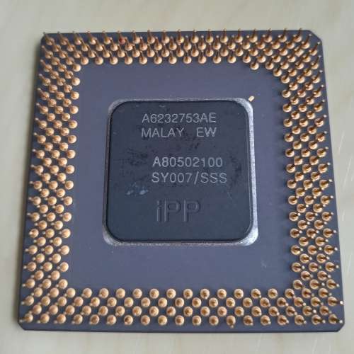 出讓三顆Intel 第一代 Pentium 陶瓷處理器
